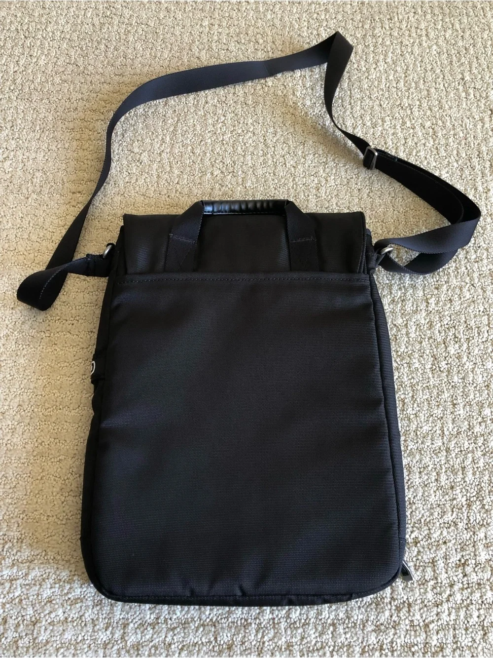 OGIO Technologio Compact Laptop Notebook Messenger Bag